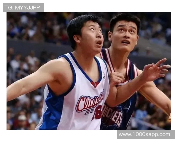 姚明队友在赛场上呐喊激励士气展现团队精神与拼搏意志